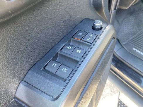 Used 2017 Toyota Tacoma TRD Sport w/ Tow Package (A/T) AWD/4WD image 18