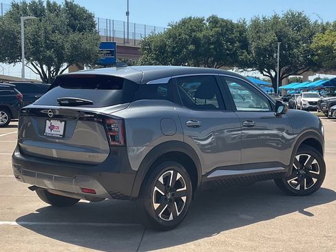 Used 2025 Nissan Kicks SV AWD/4WD image 4
