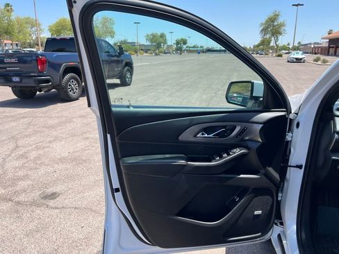 Used 2023 Chevrolet Traverse Premier image 22