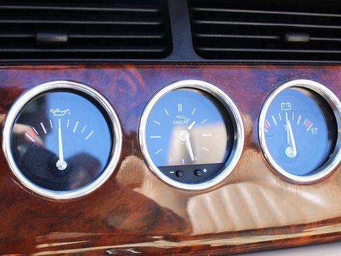 Used 2004 Jaguar XK8 Convertible image 20