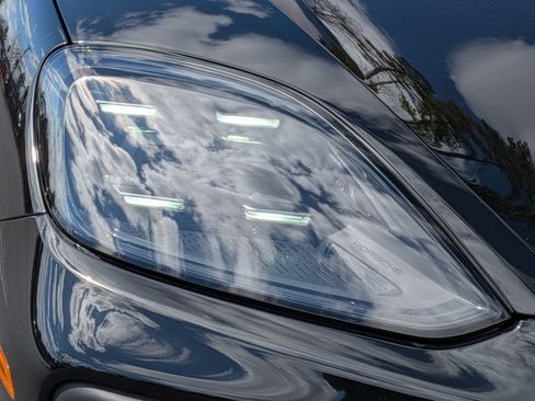 Certified 2025 Porsche Cayenne Coupe AWD/4WD image 34