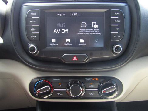 Used 2020 Kia Soul LX FWD image 16