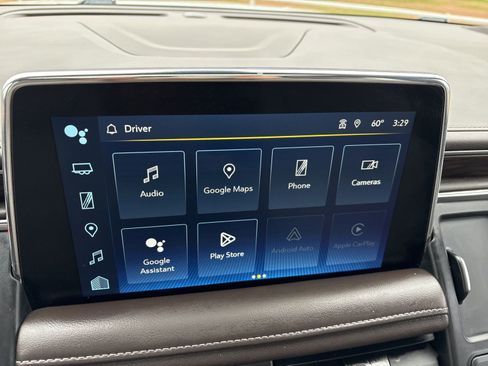 Used 2022 Chevrolet Suburban Z71 w/ Luxury Package image 19