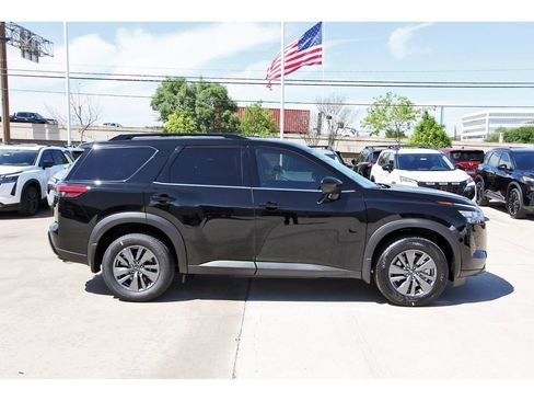 New 2026 Nissan Pathfinder SV w/ SV Premium Package FWD image 5