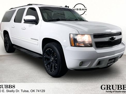 Used 2014 Chevrolet Suburban LT RWD image 1