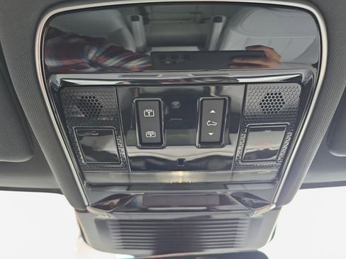 Used 2025 Land Rover Range Rover Sport SE image 29