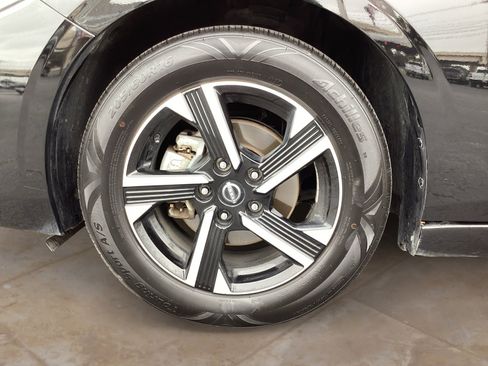 Used 2024 Nissan Sentra SV FWD image 30