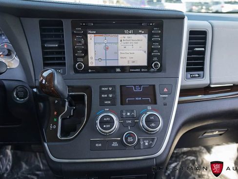 Used 2020 Toyota Sienna Limited FWD image 31