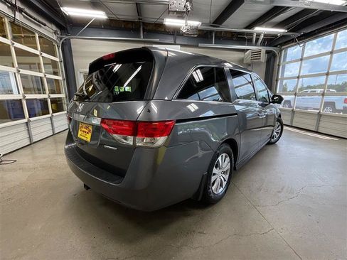 Used 2017 Honda Odyssey SE image 5