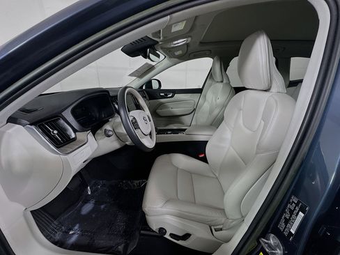 Used 2023 Volvo XC60 B5 Plus w/ Protection Package Premier image 12