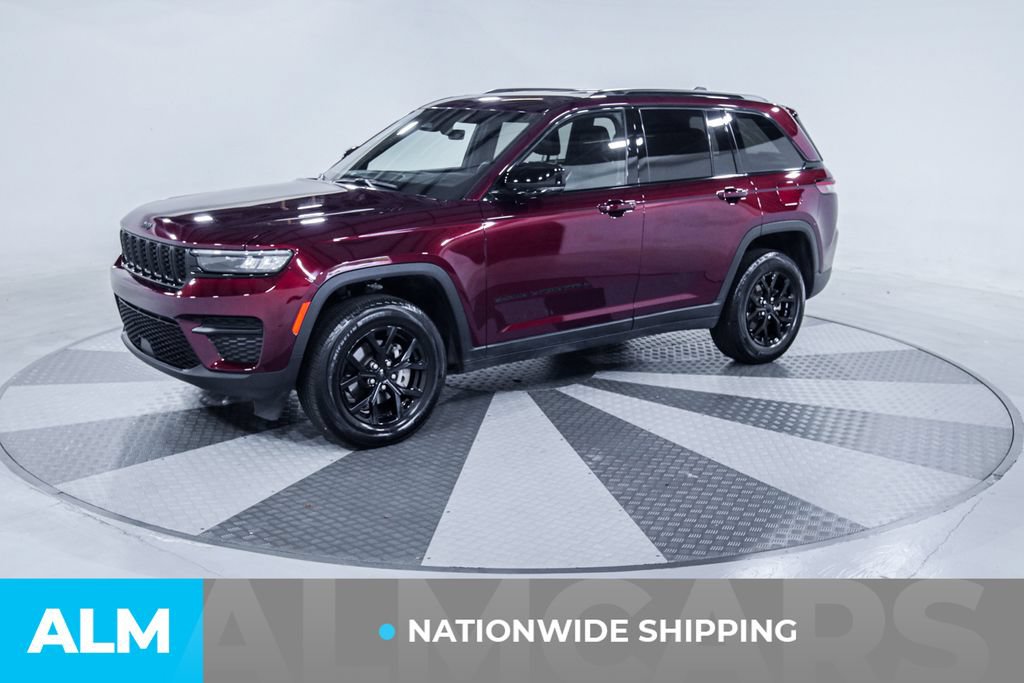 Used 2025 Jeep Grand Cherokee Altitude AWD/4WD image 2