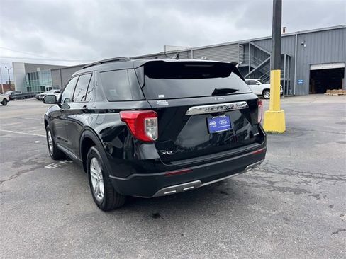 Used 2022 Ford Explorer XLT w/ Equipment Group 202A image 5