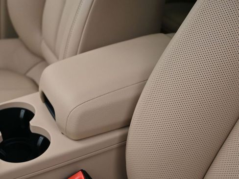 New 2026 Porsche Macan image 21