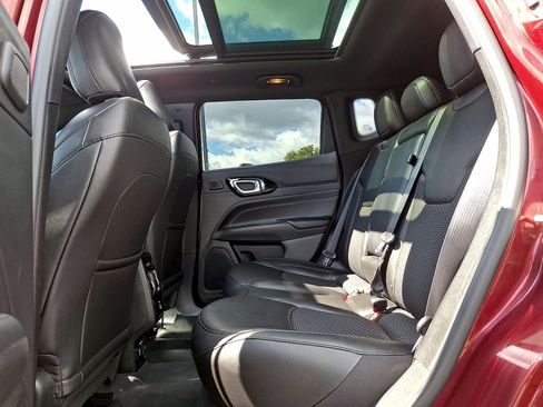 Used 2022 Jeep Compass Latitude w/ Sun and Sound Group AWD/4WD image 20