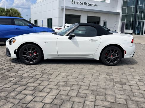 Used 2017 FIAT 124 Spider Abarth RWD image 11