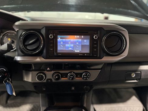 Used 2016 Toyota Tacoma SR5 w/ SR5 Appearance Package (SN) image 15