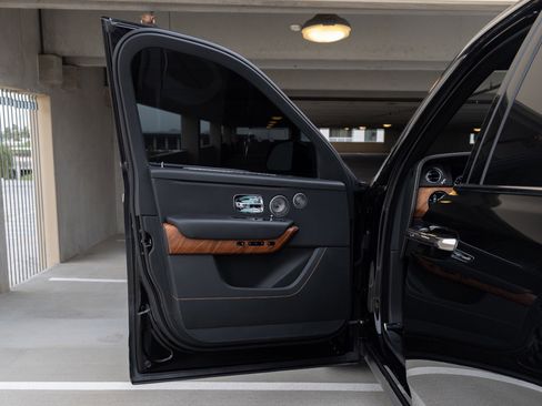 Used 2021 Rolls-Royce Cullinan image 38