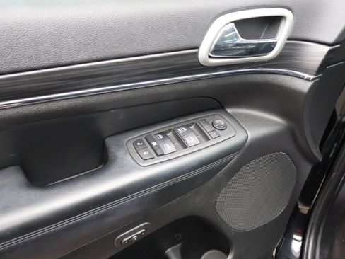 Used 2021 Jeep Grand Cherokee Limited w/ Luxury Group II image 23