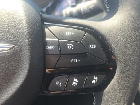 Used 2024 Chrysler Pacifica Limited FWD image 28