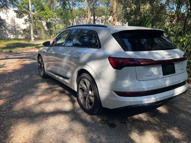 Used 2022 Audi e-tron Premium w/ Convenience Plus Package AWD/4WD image 4