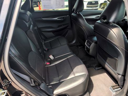 Certified 2025 INFINITI QX50 Luxe AWD/4WD image 13