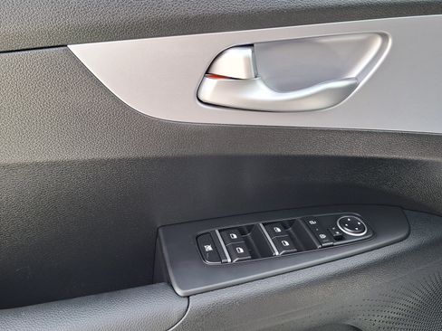 Used 2024 Kia Forte LXS FWD image 17