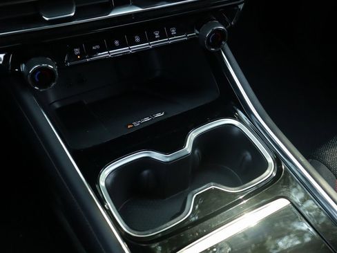 Used 2024 Chevrolet Traverse Z71 image 19