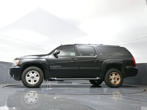 Used 2011 Chevrolet Suburban LT image 29