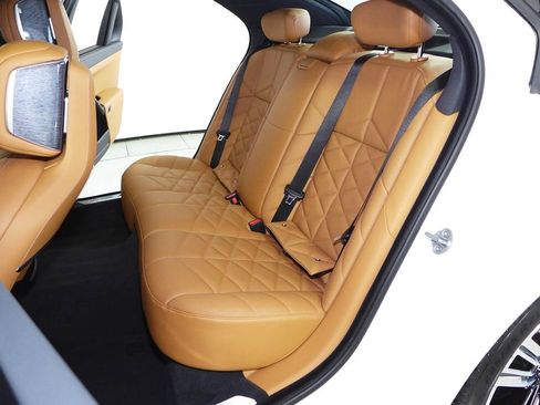 Used 2023 BMW 740i w/ Parking Assistance Package image 21