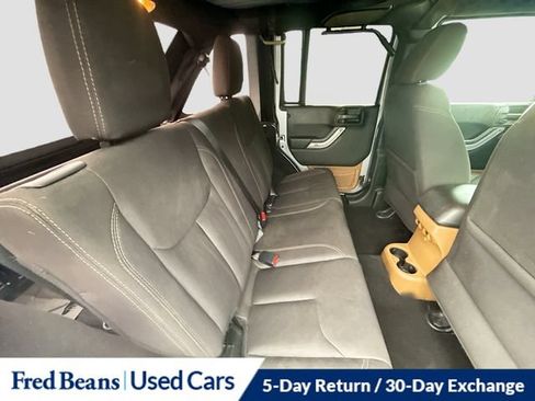 Used 2018 Jeep Wrangler Unlimited Sahara AWD/4WD image 30
