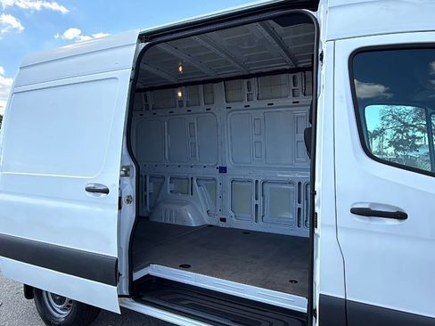 Used 2021 Mercedes-Benz Sprinter 1500 image 7