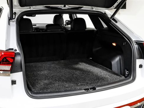 Used 2021 Volkswagen Atlas Cross Sport SEL R-Line w/ Cross Sport MDO Package image 52