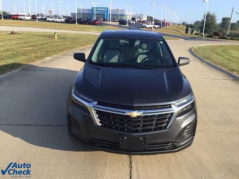 Used 2022 Chevrolet Equinox LS image 2