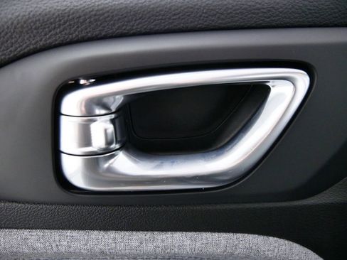 Used 2024 Jeep Compass Sport image 31