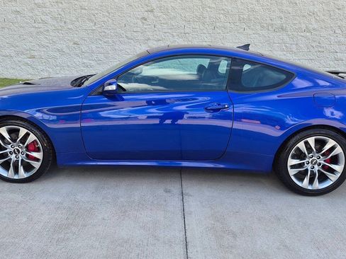 Used 2013 Hyundai Genesis 3.8 RWD image 3