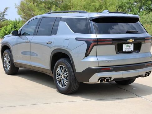 Used 2024 Chevrolet Traverse LT FWD image 6