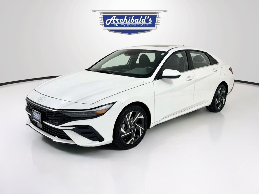 Used 2025 Hyundai Elantra SEL FWD image 3