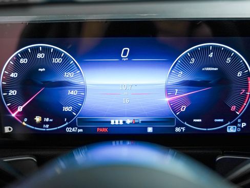 New 2025 Mercedes-Benz GLB 250 250 4MATIC image 16