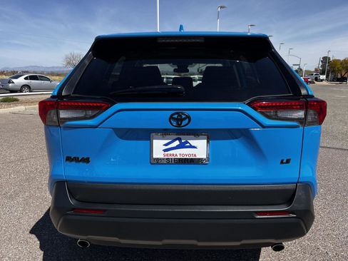 Used 2021 Toyota RAV4 LE w/ Carpet Mat Package (TMS) image 4