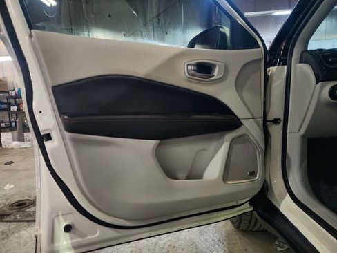 Used 2018 Jeep Compass Limited w/ Navigation Group image 18