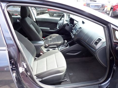 Used 2017 Kia Forte LX w/ LX Popular Plus Package FWD image 9