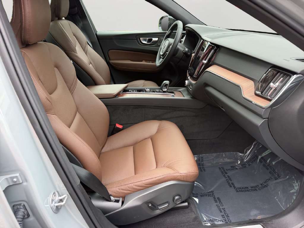 Certified 2024 Volvo XC60 T8 Plus w/ Climate Package AWD/4WD image 8