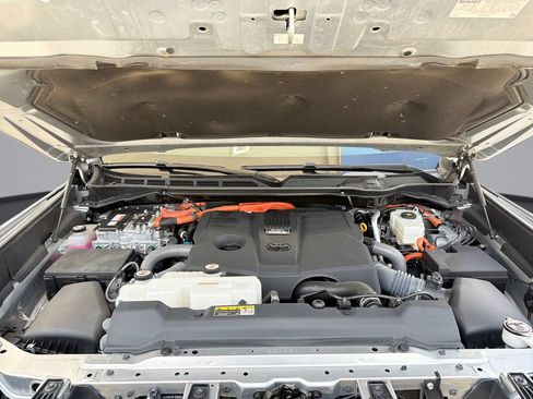 Used 2024 Toyota Tundra Limited AWD/4WD image 14