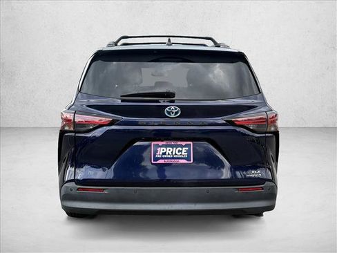 Used 2021 Toyota Sienna XLE FWD image 6