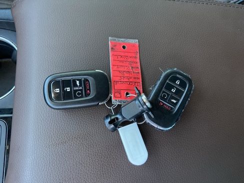 Used 2025 Honda Pilot Elite image 50