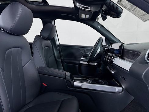 New 2026 Mercedes-Benz GLB 250 image 6