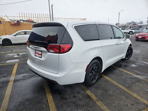 Used 2020 Chrysler Pacifica Touring w/ Cold Weather Group image 6