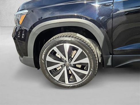 Certified 2024 Volkswagen Taos SE image 21