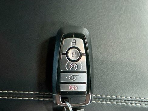 Used 2022 Ford Explorer XLT w/ Equipment Group 202A image 34