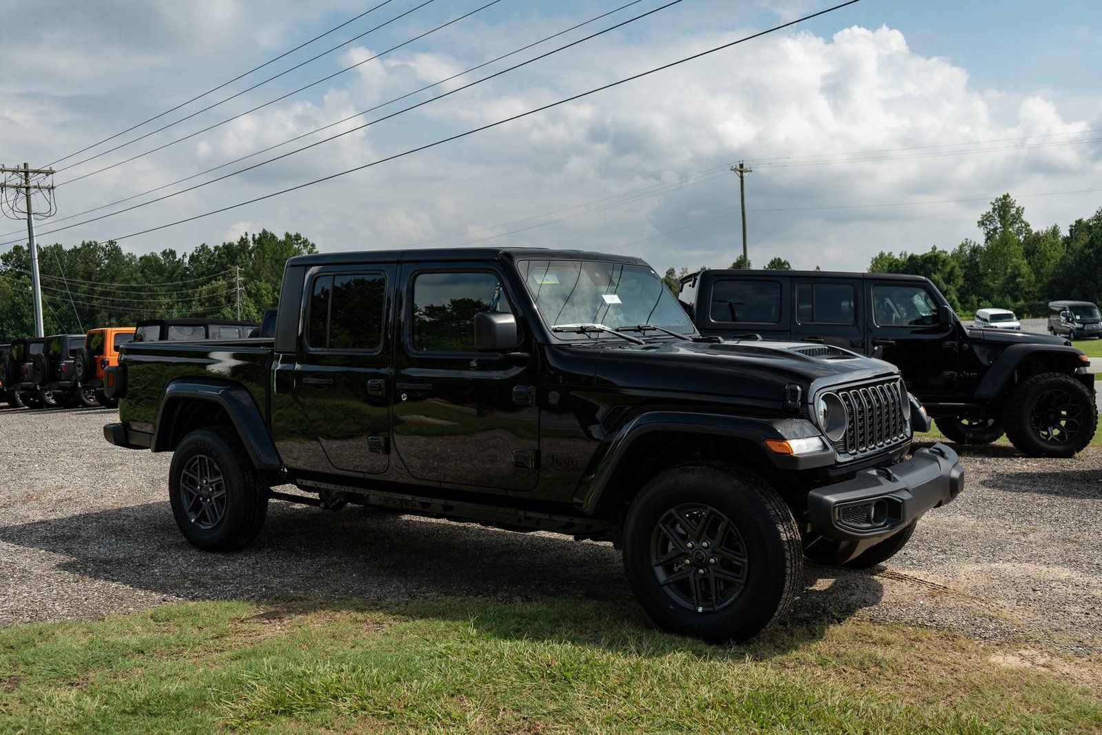 Used 2025 Jeep Gladiator Sport AWD/4WD image 12